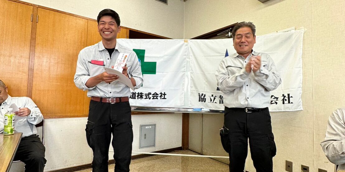 a8d4bf4b7f5c9a3bd82427f2efbc0ca4-2